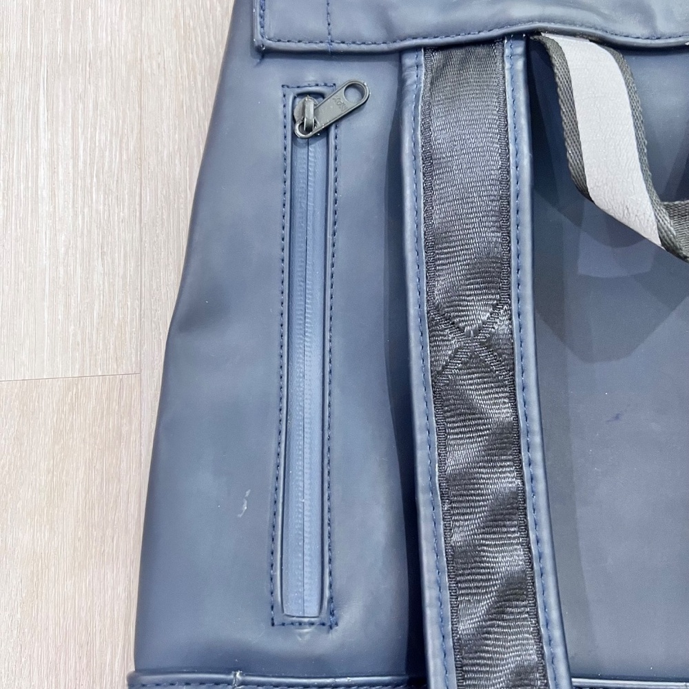 Hunter x Target Limited Edition Navy Water Repellent Backpack - Picture 4 of 12